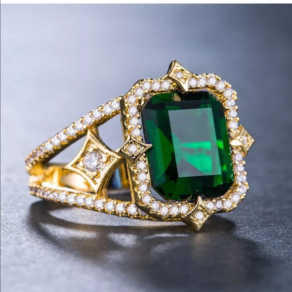 Jewelry - Luxury 18k yellow gold plated green emerald ring